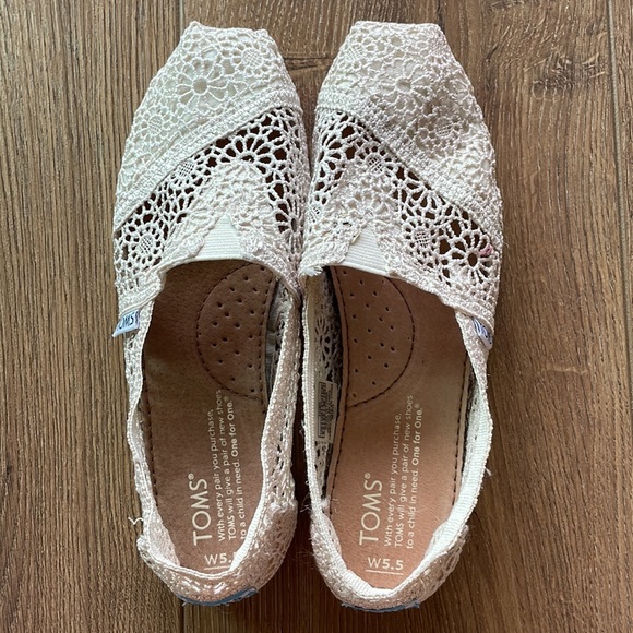 TOMS alpargata Ivory laced slip ons - Size 5.5 EUC - Picture 3 of 5